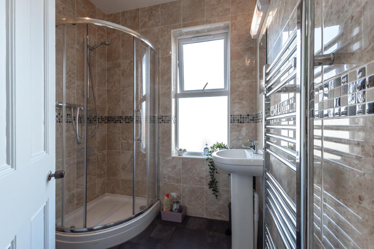 3-Bedroom House L Fast Wi-Fi L Garden L Newly Decorated L Close To Shops And Restaurants Okręg wyborczy Okręg wyborczy Bournemouth Zewnętrze zdjęcie